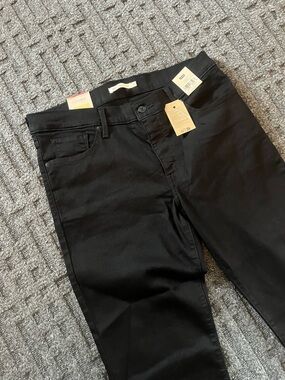 Men’s 32x32 Levi’s 314 Shaping Straight plus sized Woman’s jeans